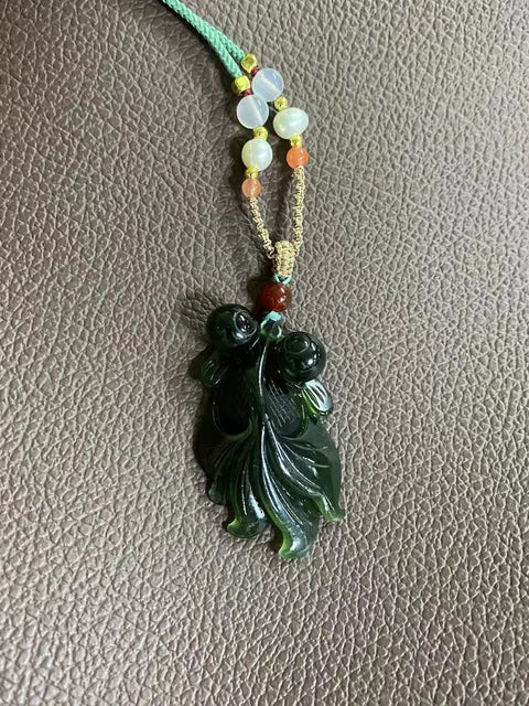 Liontin giok hijau alami, bersih, halus dan hangat, dapat dikenakan oleh pria dan wanita Ukuran 48 * 26mm Termasuk ongkos kirim dan pajak.