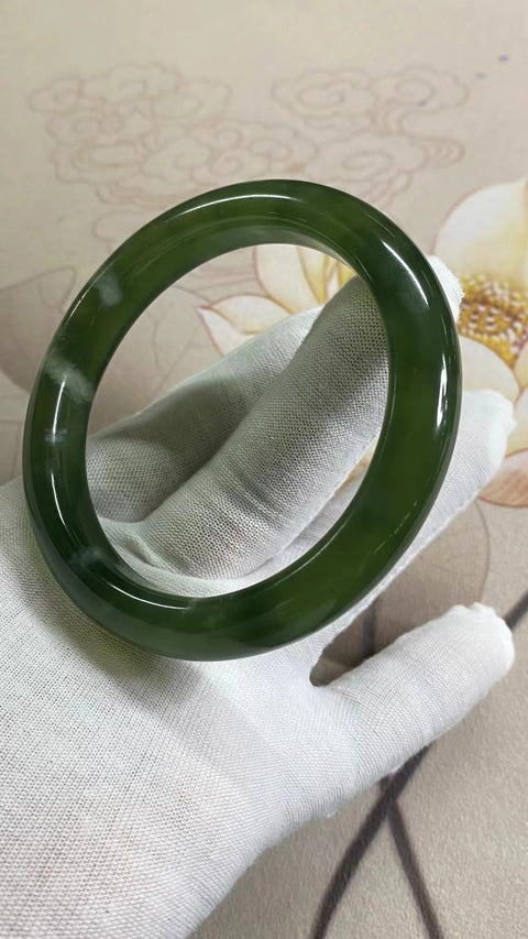 Gelang Giok Cui Giok Terapung Ukuran 60-62mm Ukuran 61.7mm Lebar 11.9mm Giok ini semuanya terjadi secara alami Pola acak Termasuk pajak pengiriman.