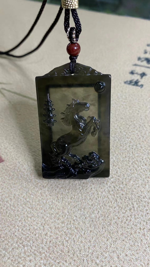 Liontin Kuda Poni Giok Cui Jade Alami Ukuran 56 * 34mm Ukiran Tangan Warna Indah Termasuk pajak pengiriman.