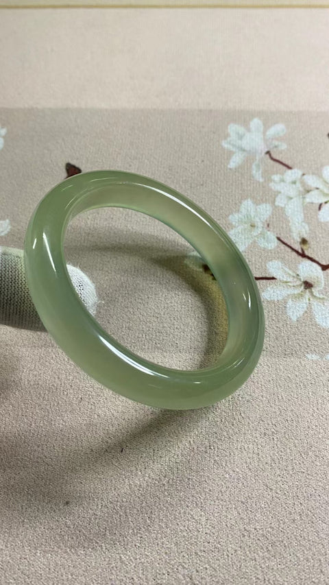 Gelang Hijau Es Giok Cui Giok Alami Ukuran 54-56mm Ukuran 55.5mm Lebar Sisi 11mm Giok terjadi secara alami Pola acak termasuk pajak pengiriman