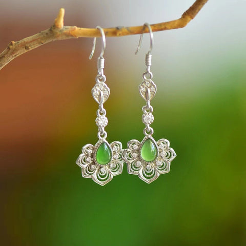 Anting Giok Giok Ginkgo Filigree Hotan Alami yang terbuat dari perak 925, gioknya bersih, halus dan hangat, gayanya indah, sudah termasuk pajak pengiriman.