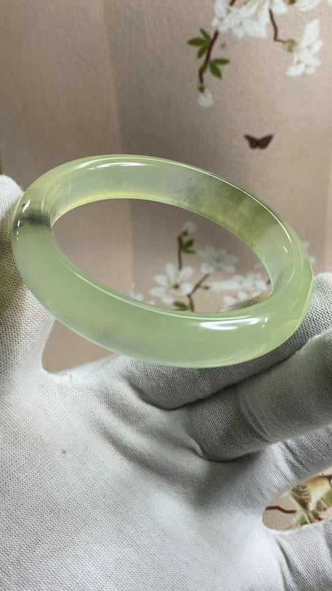 Gelang Lukisan Warna Musim Semi Giok Cui Giok Alami Ukuran 57-59mm Ukuran 58mm Lebar Sisi 12.6mm Giok terjadi secara alami Pola acak Pengiriman dan pajak sudah termasuk.