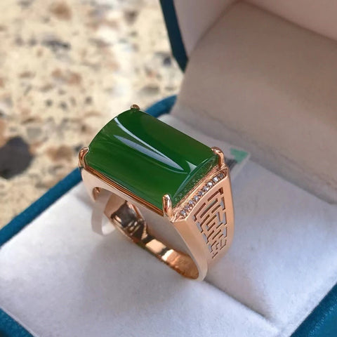 Cincin Pria Pelana Jasper Alami Set Emas 18k dengan Giok Zirkonia halus dan hangat Ukuran 11 * 15mm Warna yang indah Ukuran bezel 21-23mm Ukuran bezel dapat diubah Pengiriman dan pajak sudah termasuk.