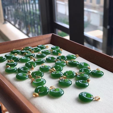 Kalung Jasper Alami 925 Perak Tatahan Giok bersih, halus dan hangat Ukuran 14 * 4,5 mm Giok bersih, halus dan hangat Sudah termasuk pajak pengiriman.
