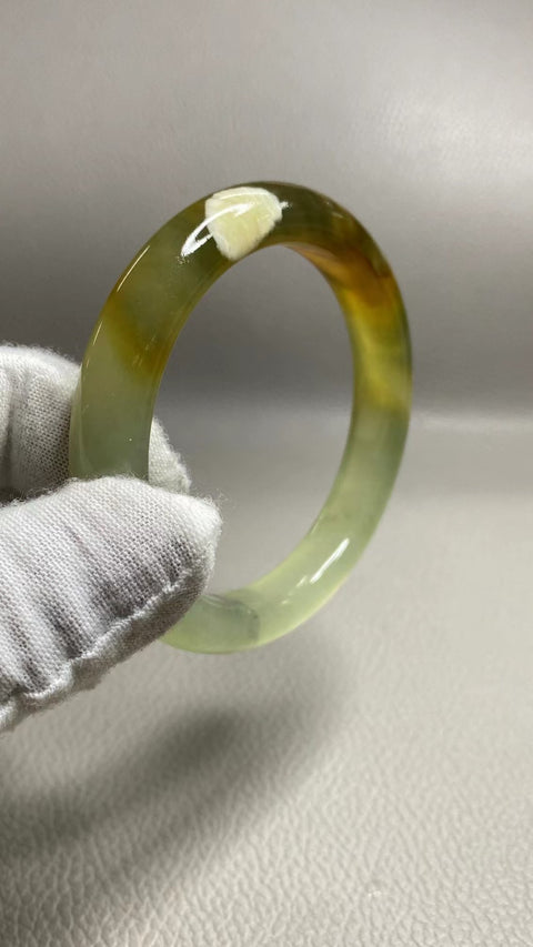 Gelang Giok Giok Bunga Giok Cui&nbsp;Ukuran 55-57mm Ukuran 56.8mm Lebar Sisi 11mm Giok ini semuanya muncul secara alami Pola-polanya acak Termasuk ongkos kirim dan pajak