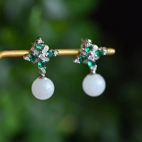 Set Giok Hetian Alami 925 Kalung Perak + Anting-Anting + Cincin Giok ini bersih dan halus, gayanya klasik dan serbaguna, termasuk pajak pengiriman.
