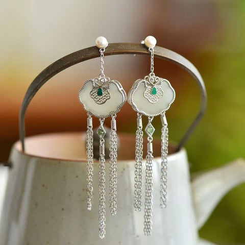 7048 Anting Rumbai Kunci Jasper Ruyi Alami dengan Mutiara yang Dibuat dari 925 Perak; Gioknya bersih dan halus, gayanya sederhana dan elegan, sudah termasuk pajak pengiriman.