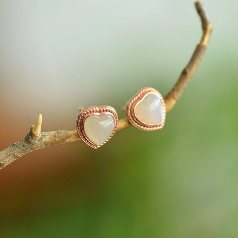 2370-1 Anting Giok Giok Hetian Giok Jantung Alami Ukuran 7 * 7mm Giok yang halus dan hangat Sudah termasuk pajak pengiriman.