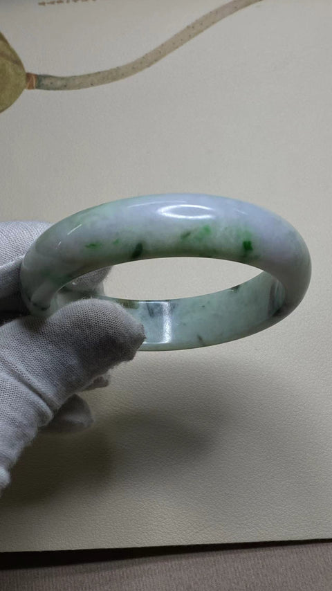 Gelang batu giok halus kaliber A kaliber 60mm lebar sisi 15.1mm Batu giok memiliki pola acak yang terjadi secara alami Termasuk pajak pengiriman