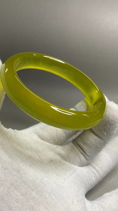 Gelang Emas Giok Cui Giok Alami Ukuran 60-62mm Ukuran 61.6mm Lebar Samping 13.5mm Giok terjadi secara alami Pola acak termasuk pajak pengiriman
