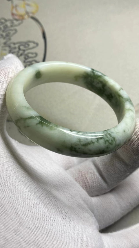 Gelang Giok Cui Giok Minyak Tua Cui Ukuran 54-56mm Ukuran 55.4mm Lebar Sisi 14mm Giok ini semuanya muncul secara alami Pola-polanya acak Sudah termasuk ongkos kirim dan pajak.