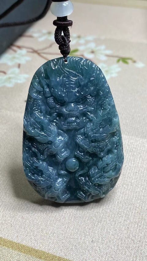 Liontin Naga Jadeite Alami Diukir dengan tangan murni menggunakan pengerjaan dua sisi Ukuran 60 * 11.5mm Sudah termasuk pajak pengiriman
