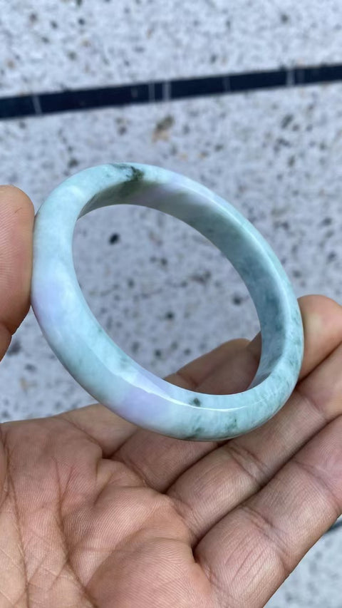 Gelang Jadeite Alami Ukuran 58-60mm Ukuran 59.3m Lebar Sisi 12.4mm Batu giok adalah batu giok yang terbentuk secara alami, sudah termasuk Pajak Pengiriman Acak Tingkat Pola.