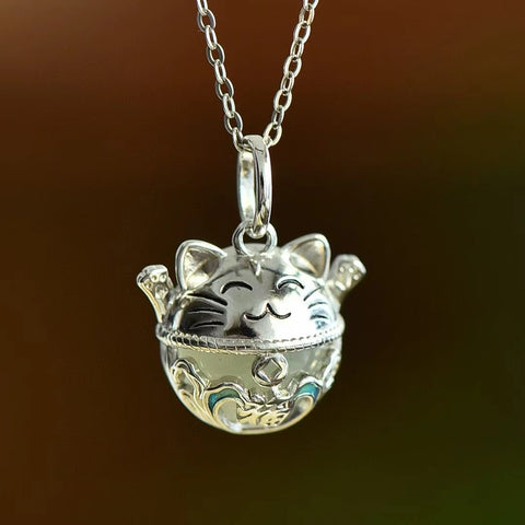 26615 Kalung Kucing Keberuntungan Giok Hetian Giok Alami yang terbuat dari perak 925. Batu gioknya bersih dan halus, serta gayanya yang indah dan apik.