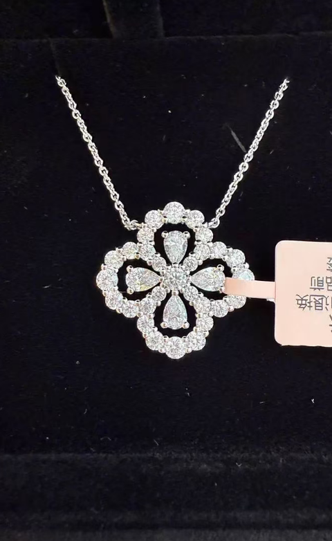 Kalung empat daun semanggi HW perak murni untuk wanita, bertahtakan berlian penuh, rantai klavikula serbaguna, tahan luntur, sudah termasuk ongkos kirim dan pajak.