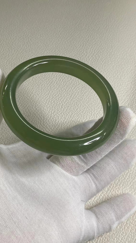 Gelang Hijau Es Giok Cui Giok Alami Ukuran 58-60mm Ukuran 59.9mm Lebar Sisi 12.1mm Giok terjadi secara alami Pola acak termasuk pajak pengiriman