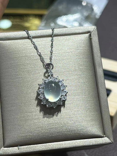 Kalung Bola Es Batu Giok Tinggi Alami yang terbuat dari perak 925, ukuran 10 * 8mm, gayanya sederhana dan elegan, batu gioknya bersih dan halus, termasuk pajak pengiriman.