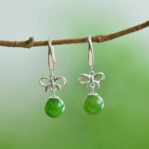 Anting Kupu-kupu Jasper Alami Ukuran 8mm Giok halus dan hangat, dan gayanya baru dan modis, sudah termasuk pajak pengiriman.