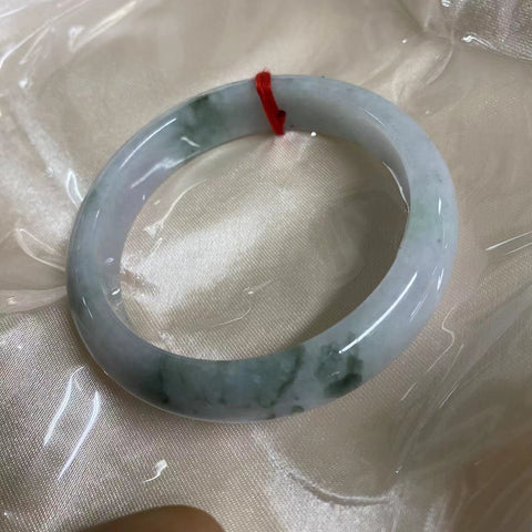 Gelang Jadeite Grade A yang sangat indah, warna alami yang ceria, diameter 52-54 lingkaran mulut, diameter akurat 53,4 mm, lebar sisi 11,3 mm adalah pola yang muncul secara alami secara acak Termasuk pajak pengiriman
