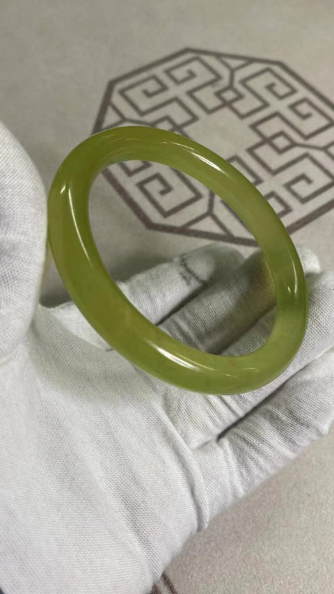 Gelang Giok Giok Emas Kuning Giok Cui Alami Ukuran 61-62mm Ukuran 62.1mm Lebar Sisi 9.6mm Giok terjadi secara alami Pola acak termasuk pajak pengiriman