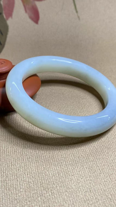 Gelang Giok Cui Alami Ukuran 59-61mm Ukuran 60.2mm Lebar Sisi 12.7mm & nbsp; Giok terjadi secara alami Pola acak termasuk pajak pengiriman