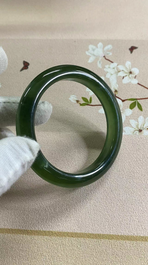 Gelang hijau penuh giok Cui halus, kaliber 62,5 mm, ketebalan batang 11,5 mm Giok ini terbentuk secara alami dengan pola acak Pajak pengiriman sudah termasuk.