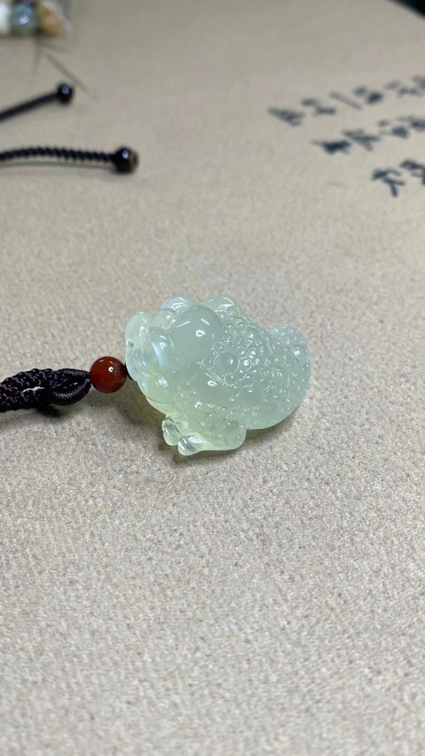 Giok Giok Cui Giok Emas Liontin Cui Giok bersih, halus dan hangat Ukuran 33 * 28mm Sudah termasuk pajak pengiriman.