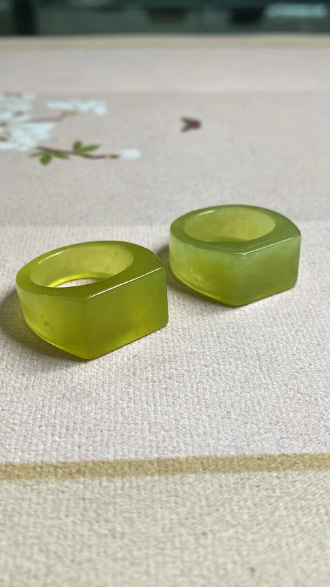 Cincin Giok Giok Emas Kuning Giok Cui Giok Alami Ukuran seperti yang ditunjukkan Cocok untuk 19-21mm Sudah termasuk pajak pengiriman.