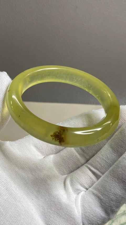 Gelang Selada Air Giok Cui Giok Alami Ukuran 57-59mm Ukuran 58.2mm Lebar Sisi 10mm Giok ini semuanya muncul secara alami dan polanya acak Sudah termasuk pajak pengiriman.