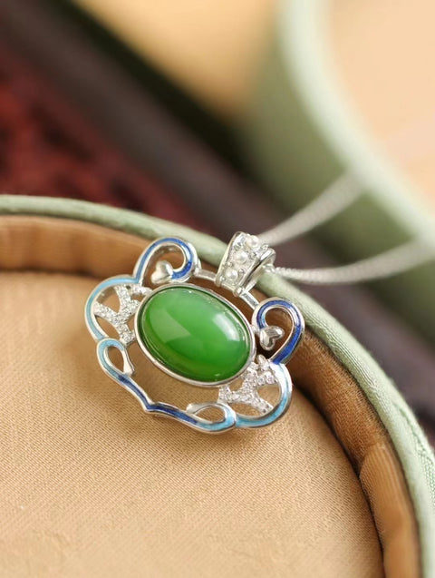 Kalung Kunci Awan Jasper Alami yang diemail dengan perak 925, gioknya bersih, halus dan hangat, serta gayanya yang indah, sudah termasuk ongkos kirim dan pajak.