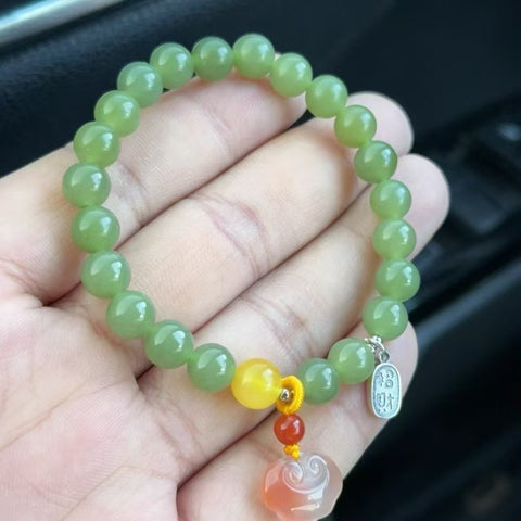 Gelang Giok Hetian Alami Warna hijau kekuningan Kualitas sempurna Ukuran 8mm Giok halus dan hangat Gaya yang indah sudah termasuk pajak pengiriman.