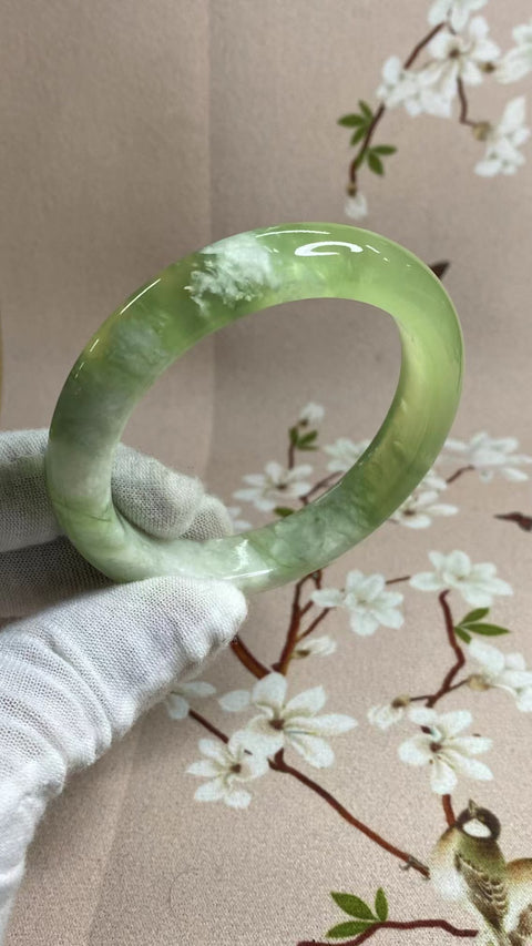 Gelang Gelang Milkcap Titi Giok Hijau Cui Giok Alami Ukuran 57-59mm Ukuran 58.9mm Lebar Samping 12.4mm Giok semuanya terjadi secara alami Pola acak termasuk pajak pengiriman