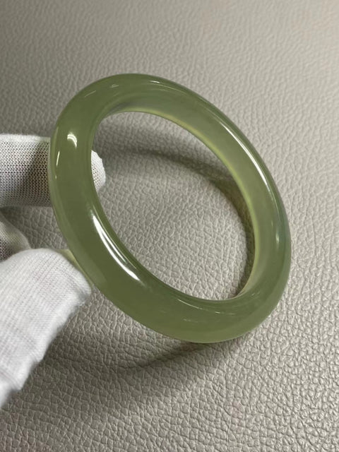 Gelang Giok Cui Giok Alami Mulut Besar Ukuran 63-65mm Ukuran 64.4mm Lebar 11.9mm Giok bersih, halus dan hangat Sudah termasuk pajak pengiriman.