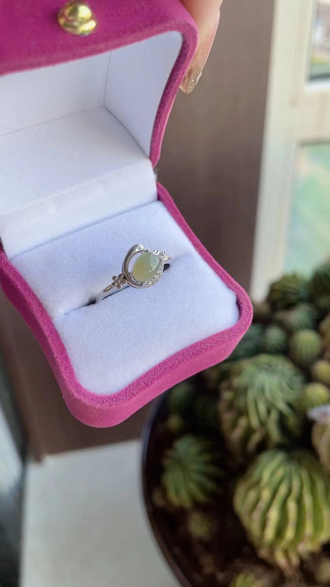 Cincin Giok Hetian Alami yang terbuat dari perak 925; Bahan dasar yang halus dan hangat, gaya yang indah, satu untuk setiap model, sudah termasuk ongkos kirim dan pajak.