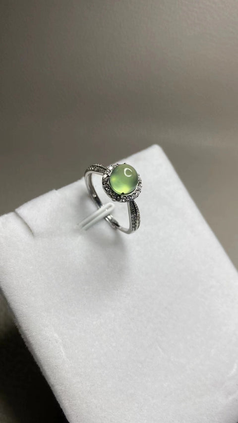 Cincin Es Giok Alami dari perak 925 dengan bezel yang dapat disesuaikan ukurannya 6,6 mm Termasuk biaya pengiriman dan air.