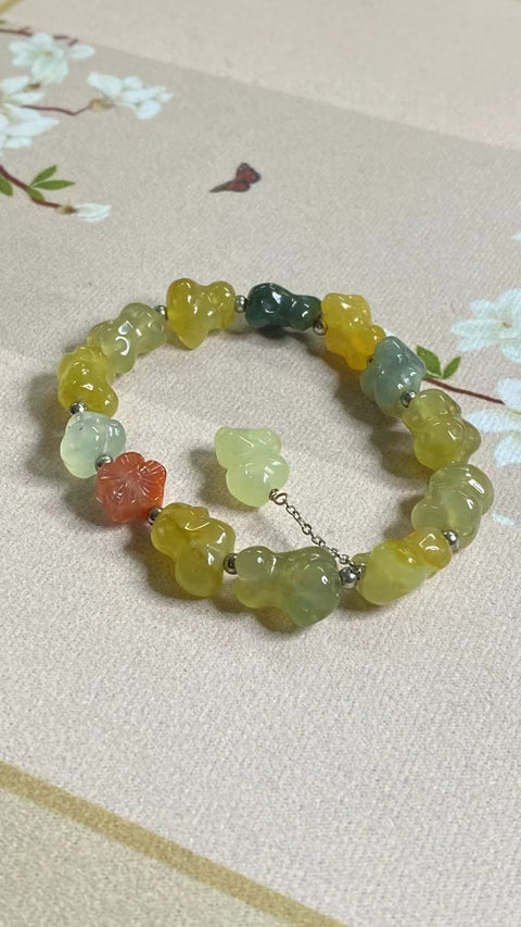 Gelang Giok Bunga Giok Cui Giok Alami dengan Giok Giok Nan Hong yang bersih, halus, hangat, dan ditata dengan indah.