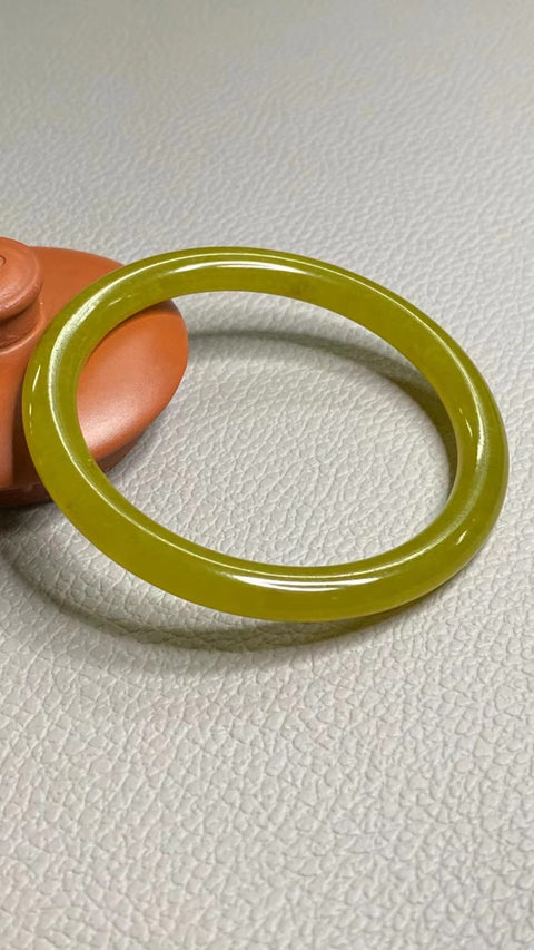 Gelang Strip Kecantikan Kuning Mentega Ayam Giok Cui Giok Alami Ukuran 55-57mm Ukuran 56.2mm Giok terjadi secara alami Pola acak Termasuk ongkos kirim dan pajak