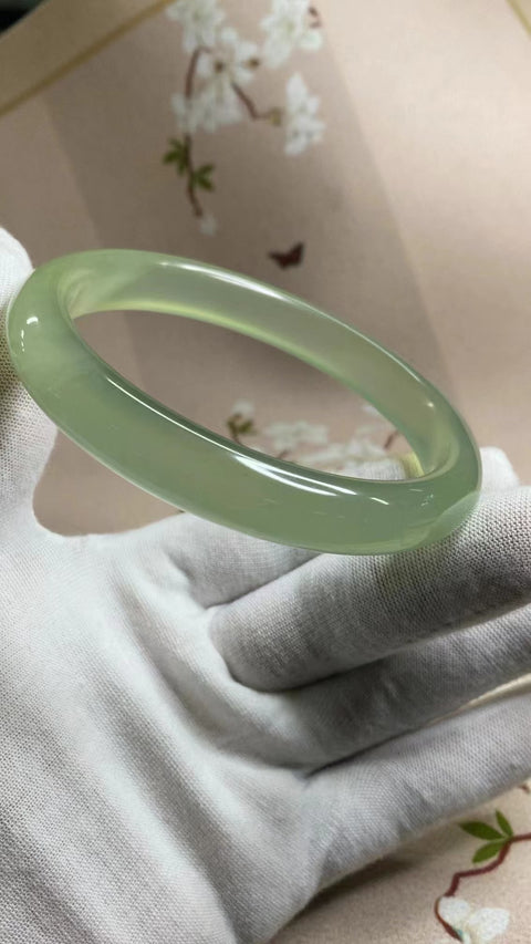 Gelang Mulut Besar Gelang Mulut Besar Cui Jade Ice Green Ukuran 67-69mm Ukuran 68.4mm Lebar Sisi 11.7mm & nbsp; Giok adalah semua pola yang terjadi secara alami secara acak