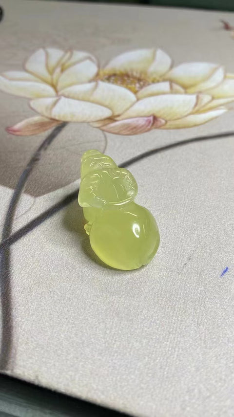 Liontin Giok Giok Cui Fine Cui Ukuran 40 * 21mm Giok yang bersih, halus dan hangat, diukir dengan tangan, sudah termasuk ongkos kirim dan pajak.