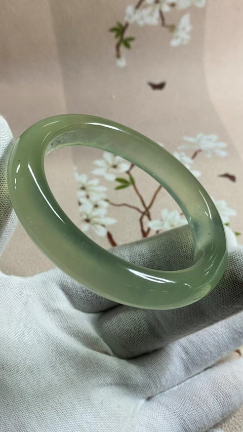 Gelang Hijau Es Giok Cui Giok Alami Ukuran 60-62mm Ukuran 61.1mm Lebar Sisi 11.8mm Giok terjadi secara alami Pola acak termasuk pajak pengiriman