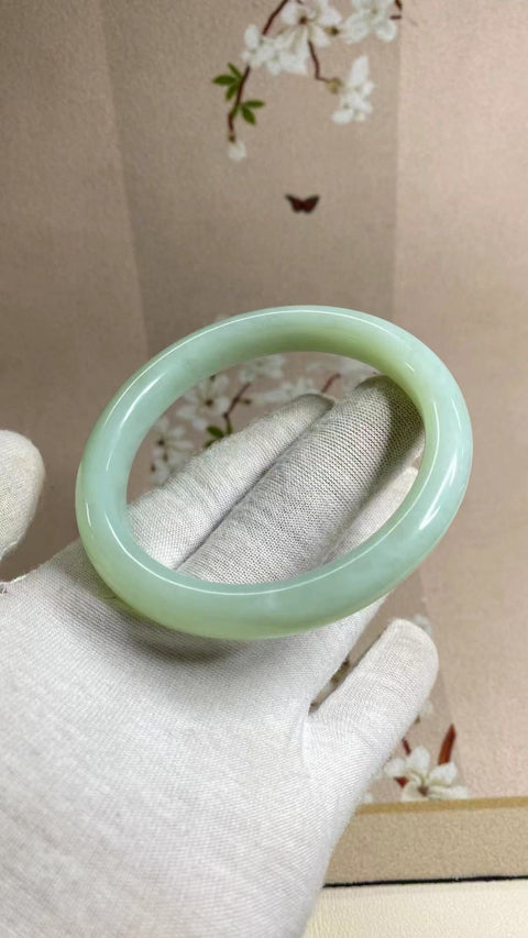 Gelang Air Biru Giok Cui Giok Alami Ukuran 63-65mm Ukuran 64.4mm Lebar Samping 11.3mm Giok terjadi secara alami Pola acak termasuk pajak pengiriman