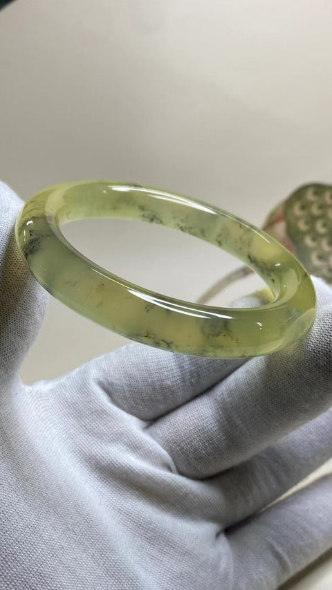 Gelang Lukisan Pemandangan Giok Cui Alami Ukuran 55-57mm Ukuran 56.1mm Lebar Sisi 10.7mm Giok terjadi secara alami Pola acak termasuk pajak pengiriman.