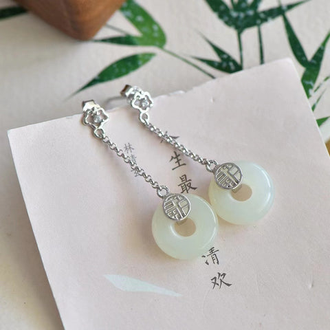 Anting Gesper Perdamaian Giok Hetian Giok Alami yang terbuat dari giok 925 perak, bersih dan halus, gaya yang apik, sudah termasuk pajak pengiriman.