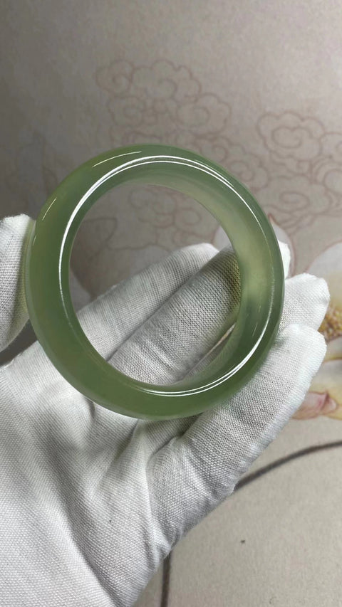 Gelang Halus Giok Cui Alami Ukuran 53-55mm Ukuran 54.5mm Lebar Sisi 15mm Giok terjadi secara alami Pola acak Termasuk ongkos kirim dan pajak.