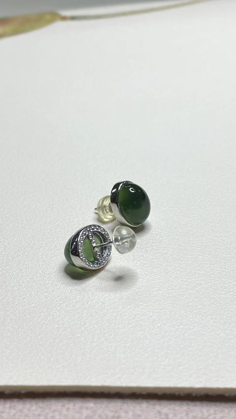Anting Giok Hijau Giok Halus dari Perak 925 Ukuran 8 * 10mm Sudah termasuk ongkos kirim dan pajak.