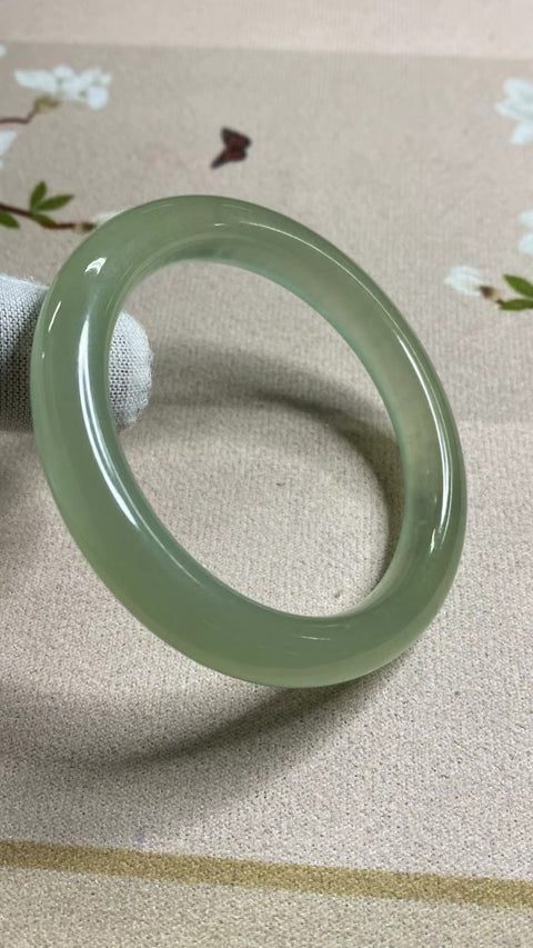 Gelang Hijau Es Giok Cui Giok Alami Ukuran 52-54mm Ukuran 53.5mm Lebar Sisi 9.3mm Giok terjadi secara alami Pola acak Pengiriman dan pajak sudah termasuk.