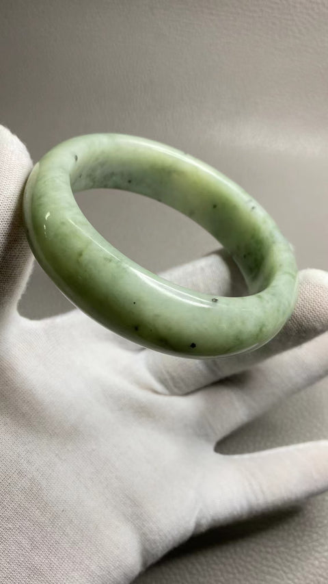 Gelang Cui Giok Minyak Cui Alami Ukuran 60-62mm Ukuran 61.5mm Lebar Sisi 18.8mm Giok terjadi secara alami Pola acak termasuk pajak pengiriman