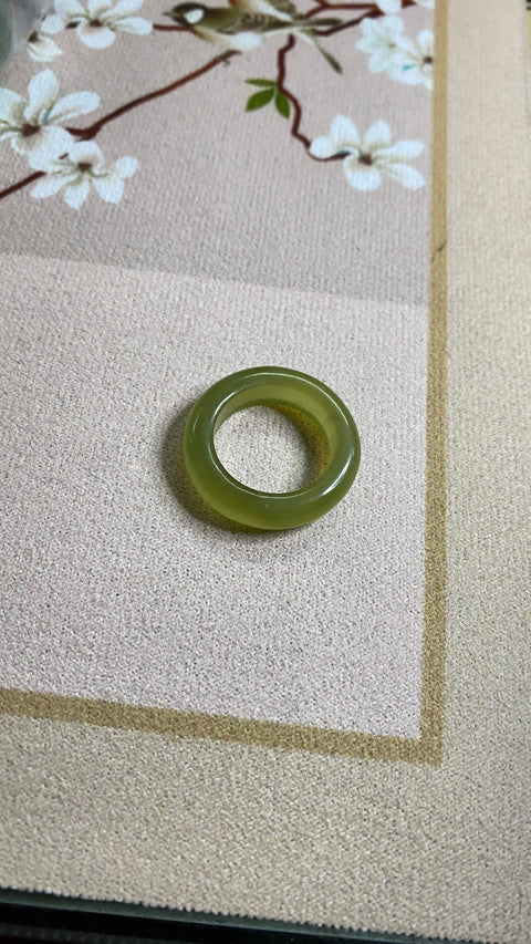 Harga khusus untuk cincin giok yang indah, berdiameter 18,1 mm, bersih, halus dan hangat. Gayanya sederhana dan elegan, sudah termasuk ongkos kirim dan pajak.