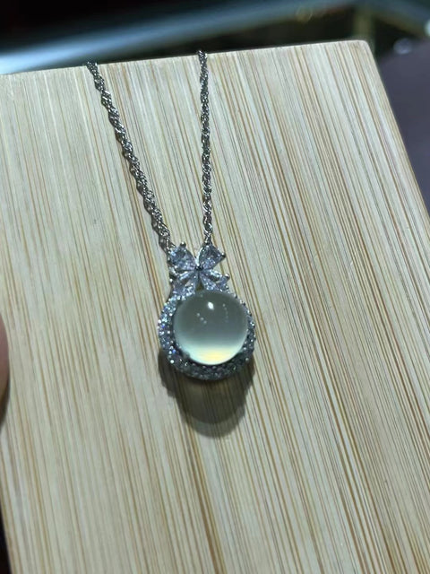 Kalung Telur Giok Alami dari perak 925. Gayanya bersih, halus dan hangat. Sudah termasuk ongkos kirim dan pajak.