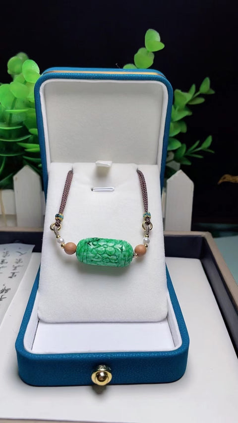 Liontin barang dari batu giok alami Ukiran tangan Ukuran 2,8 * 1,3 cm Batu giok adalah batu giok yang halus dan hangat dengan pola yang indah sudah termasuk pajak pengiriman
